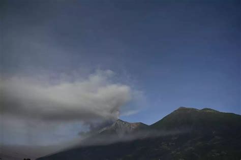 Guatemala Begins Evacuations As Fuego Volcano Erupts The Malaysian