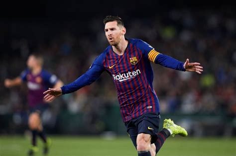 Remarkable Messi Outshines Hat Trick Savior Ronaldo To Win All Football