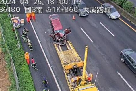 快訊國道3號南向嚴重車禍！大貨車與轎車相撞 車頭全毀「回堵5k紫爆」