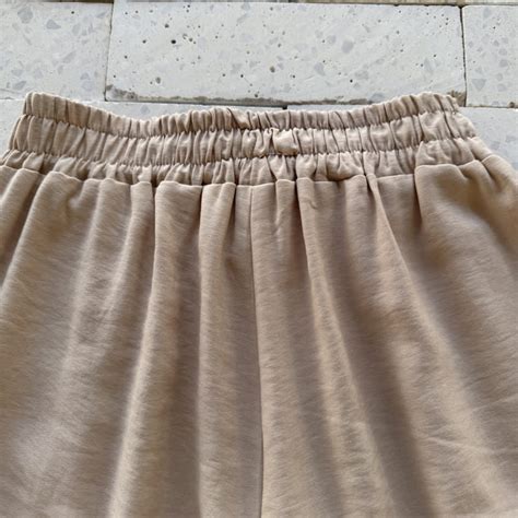 CALÇA ALFAIATARIA CLOCHARD BOTÕES NA BARRA NUDE Dondoca Moda Feminina