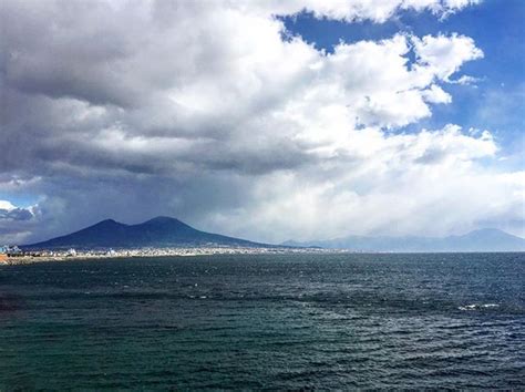 Maltempo Napoli L Incanto Della Neve A Pompei Cima Del Vesuvio