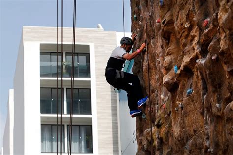 A los 65 años sube el muro más alto de América Latina Pienso seguir escalando asegura