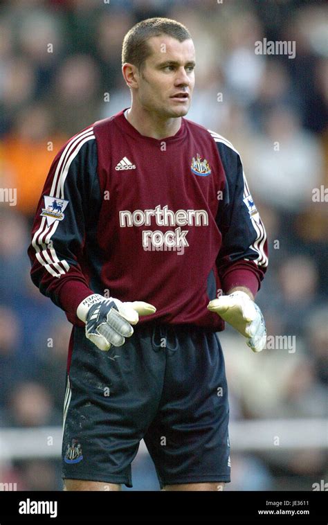 SHAY GIVEN NEWCASTLE UNITED FC ST JAMES PARK NEWCASTLE ENGLAND 25 October 2003 Stock Photo - Alamy