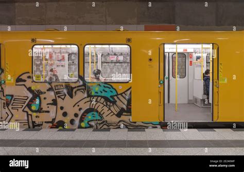 U-Bahn, Graffiti, Berlin, Deutschland Stock Photo - Alamy