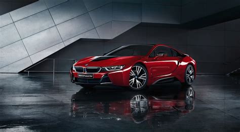 La BMW i8 Protonic Red 2017 simpose au Salon de Montréal Luxury