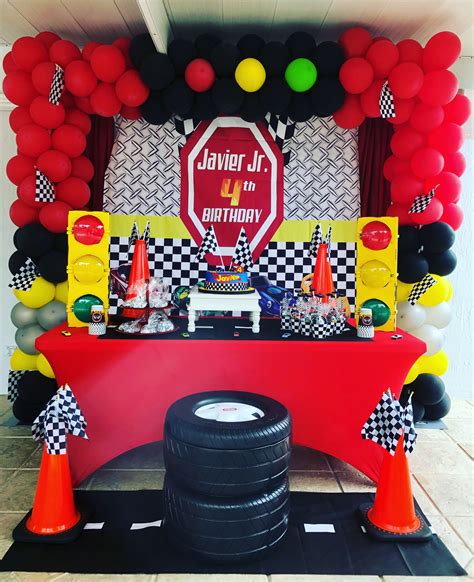 Race car party Decoracion de cars fiestas Cumpleaños de coches