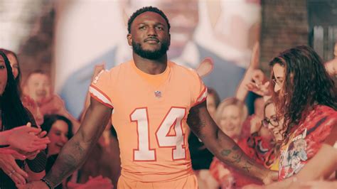 Tampa Bay Buccaneers Reintroduce Creamsicle Throwback Uniforms