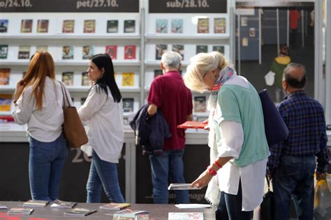 Book Blogerka Ozefina Svega Ima Na Sajmu Knjiga Ali Svako Vidi Ono