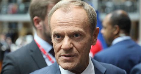 Tusk Pracownicy budżetówki muszą dostać 20 proc podwyżki a