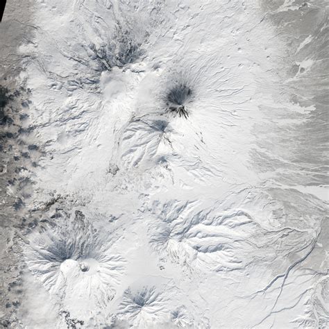 Satellite captures five volcanoes erupting at once on the Russian ...