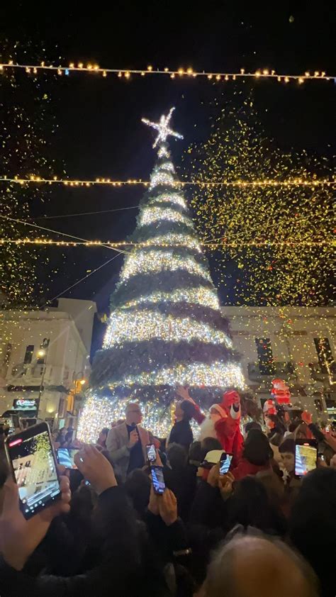 Reggio Si Accende L Albero A Piazza Duomo Falcomat Ci Ritroviamo