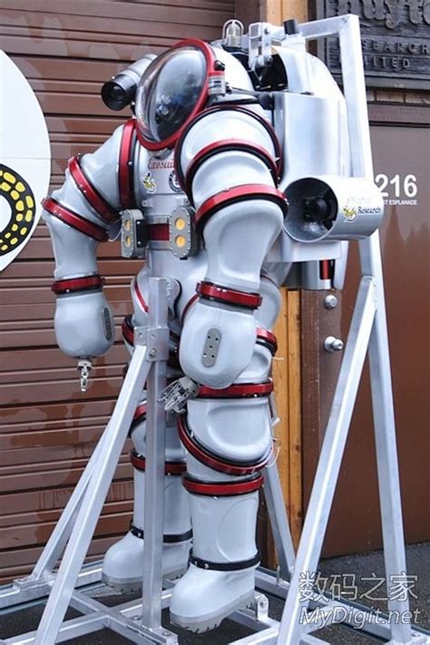 深海潜水服exosuit，让人在300米深海底活动自如爱上极客 数码之家