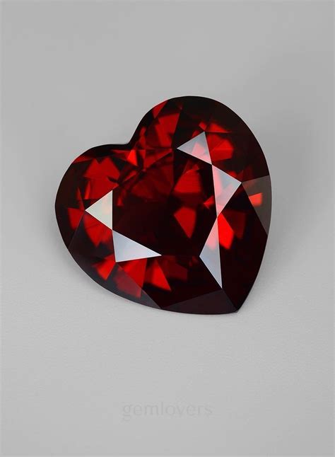 Королевский гранат пироп природный камень. Драгоценные и ...