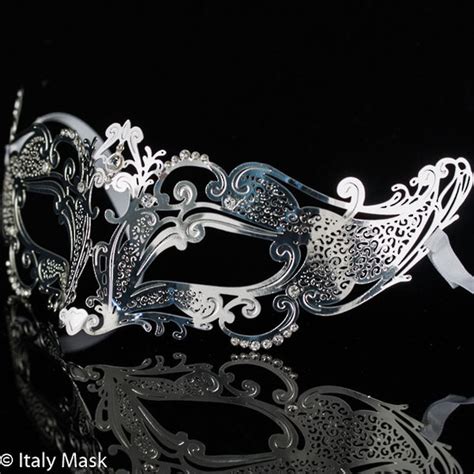 Filigree Masquerade Mask Cleopatra Silver