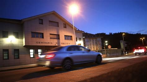 Entran En Al Menos Cuatro Garajes De Viveiro Y Roban En Los Coches Tras