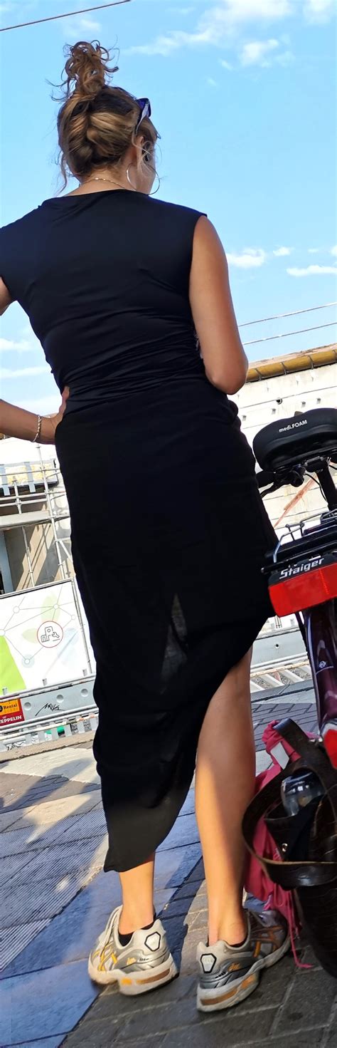 Pretty Blonde With A Good Rack Kneels On The Platform And Spreads Her Legs For You Boobs Forum