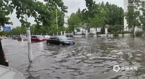 江苏宿迁出现强降水 积水明显汽车如“水中行舟” 图片频道