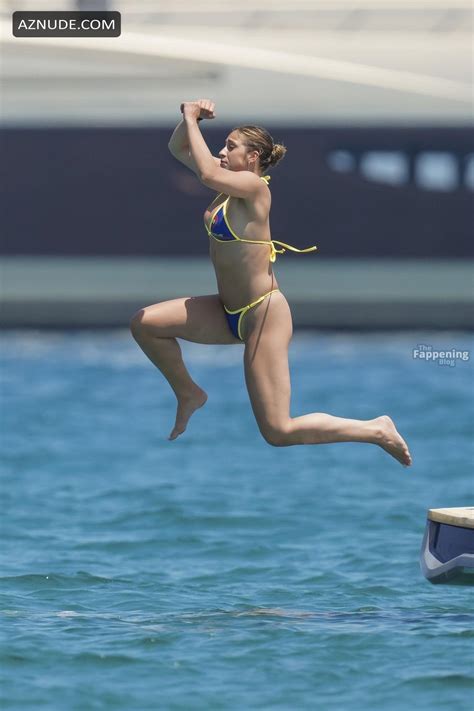 Tate Mcrae Sexy Spotted In A Sizzling Bikini On A Yacht For Her Birthday At Pampelonne Beach In