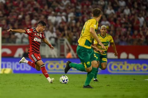 Pelo Brasileir O Time Misto Do Flamengo Humilhado Pelo Cuiab Mais