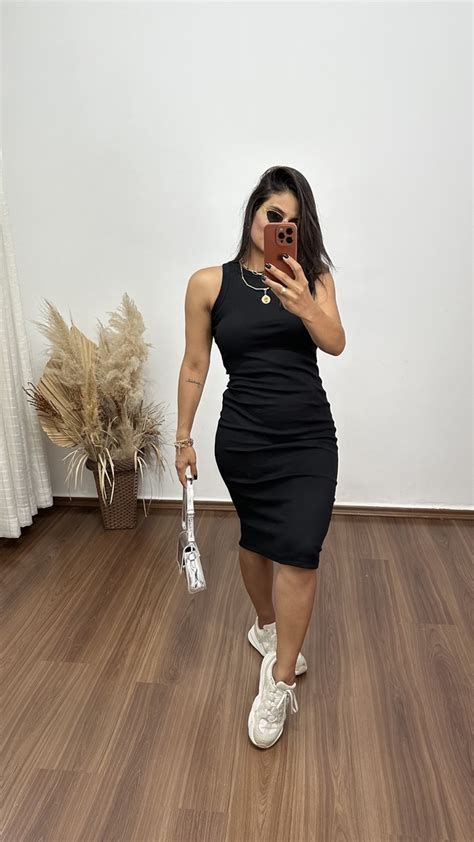 Vestido Canelado Ribana Midi Regata Tradicional Fenda Laís Preto