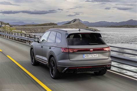 2024 Volkswagen Touareg R EHybrid Silicon Grey Stunning HD Photos