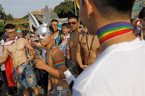 Photos Taiwans Gay Pride Parade Drew 100000 To Taipei