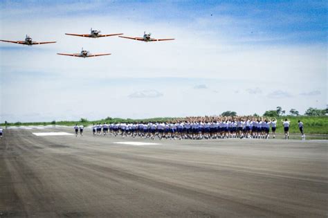 Comandante Da Aeron Utica Corre E Participa De Solenidade Do Primeiro