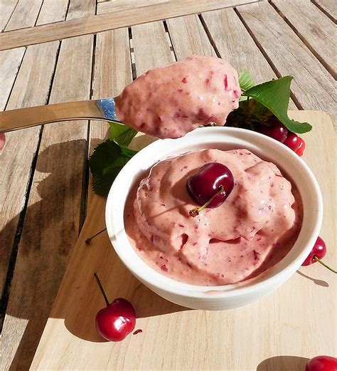 Yaourt Glac Aux Cerises Ou Frozen Yogurt