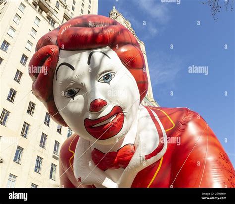 Ronald Mcdonald Giant Balloon Flown Low Because Of High Wind At 93rd Annual Macy S Thanksgiving