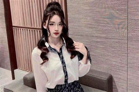 Nghi vấn tiền vệ U23 Việt Nam toang hot girl nóng bỏng