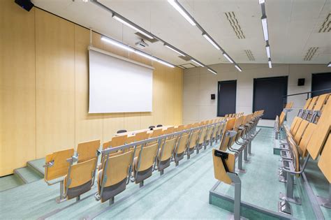 Aula B Centrum Nauk Biologiczno Chemicznych Uw