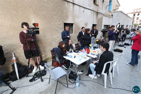 Alegria desfermada a la seu d Aliança Catalana pels sondejos