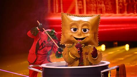 masked singer   head rave ioli sorgt fur partystimmung mit