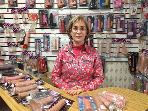 G Aos Anos Ex Evang Lica Comanda Sex Shop Mais Antigo De Sorocaba Not Cias Em Sorocaba