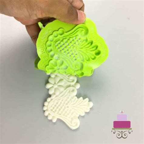 How To Use Silicone Fondant Molds For Cake Decorating Decorated Treats