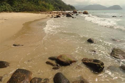 Praia do Léo em Ubatuba PraiasNoBrasil