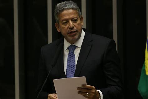 Arthur Lira é reeleito presidente da Câmara dos Deputados 464 votos