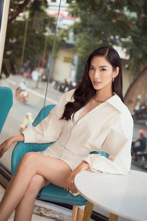 Ngọc Thảo diện bikini hồng khoe dáng nóng bỏng Mâu Thuỷ mặc crop top khoét vòng một sexy