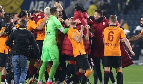 Galatasaray dan derbi galibiyeti için özel tişört Son Dakika Spor