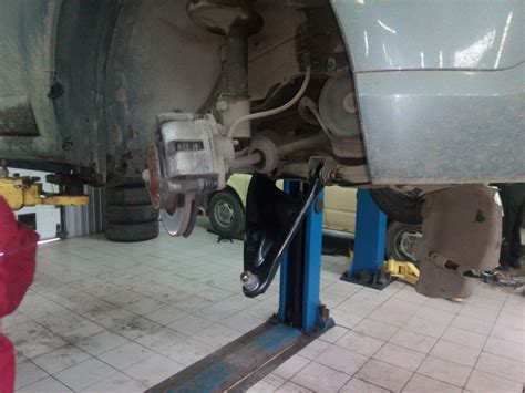 Передние амортизаторы Рено Сандеро 2012 — Renault Sandero 1G, 1,6 л ...