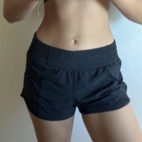 Lululemon Hotty Hot Shorts Size 6 2 5 Inch Depop