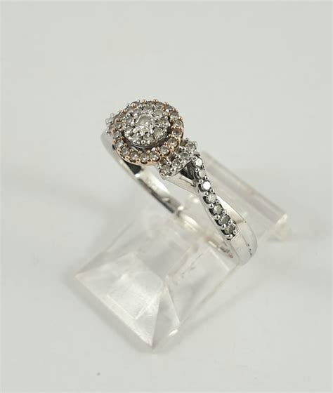 10CT GOLD AND DIAMOND HALO RING - Happy Hockers