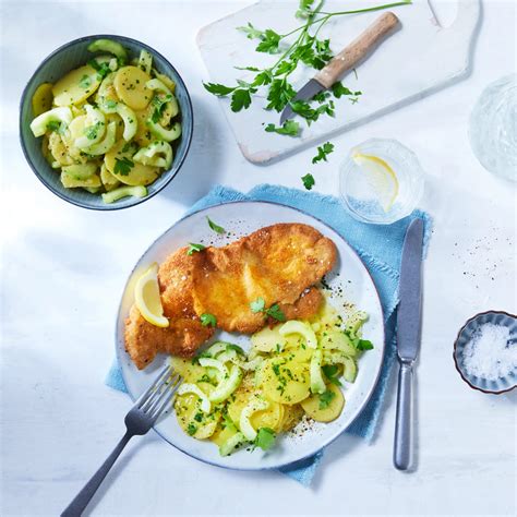 Schnitzel Wiener Art Mit Kartoffel Gurken Salat ALDI Rezeptwelt