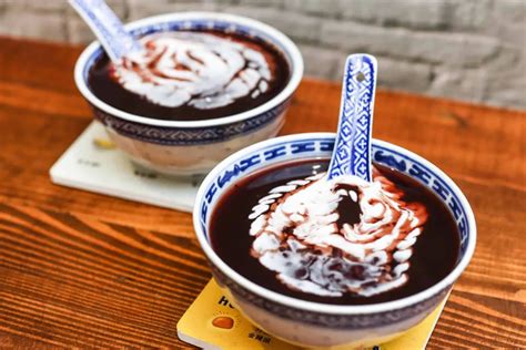 Indulge In The Sweet Delight Of Pulut Hitam Malaysia S Black Glutinous Rice Pudding Munch