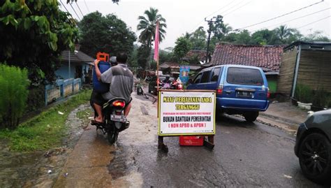 Warga Menes Pandeglang Swadaya Perbaiki Jalan Rusak Kabar