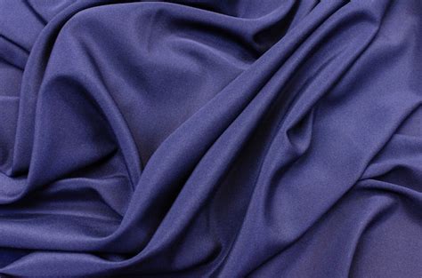 Tecido De Seda Crepe De Chine Stretch Na Cor Azul Escuro Foto Premium