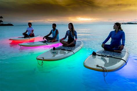 Notte Di SUP Yoga A Honolulu Hawaii Fornito Da Yoga Floats 2024