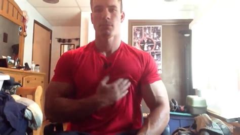 Hot Bodybuilder Flexing His Huge Biceps ThisVid