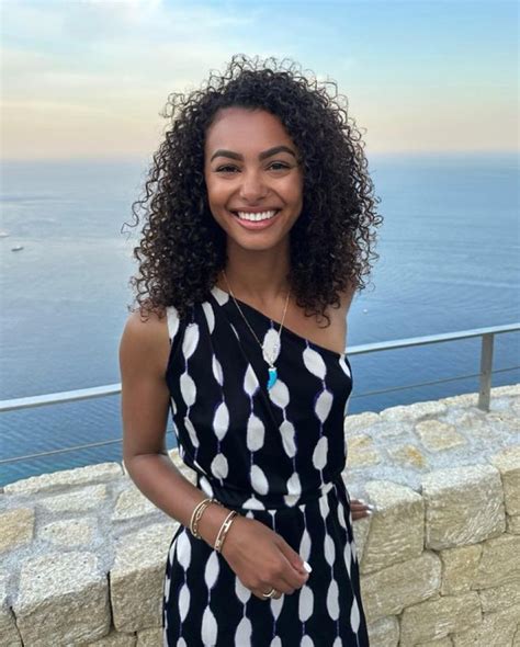 Malika Andrews Hot Pictures