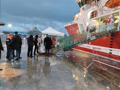 Livorno Arrivata Una Nave Ong Con Migranti Casi Di Scabbia A